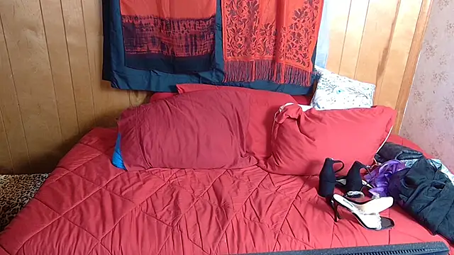 Leesdesires online show from April 23, 2026, 10:55 am
