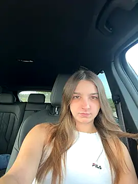 DoriDeluxe66 online show from September 29, 2025, 7:37 am