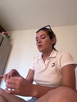 Snapshot of Sarita-candy chatting on March 5, 2025, 4:57 pm Sarita-candy online show from March 5, 2025, 4:57 pm