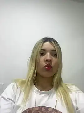 Snapshot of Sarita-candy chatting on March 1, 2025, 4:04 am Sarita-candy online show from March 1, 2025, 4:04 am