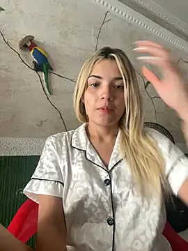 Snapshot of Sarita-candy chatting on January 24, 2025, 4:39 pm Sarita-candy online show from January 24, 2025, 4:39 pm