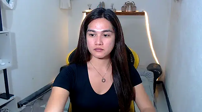 MarieLoveGlamorous online show from March 9, 2025, 11:36 am