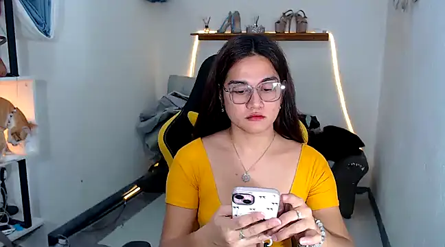 MarieLoveGlamorous online show from February 8, 2025, 10:39 am