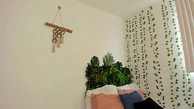 karlye 5 online show from March 14, 2025, 3:36 pm