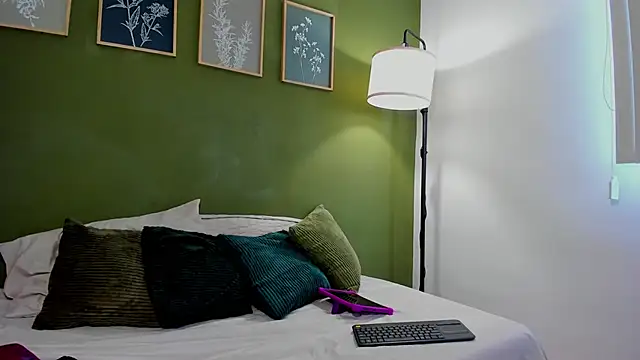 Snapshot of karlye_5 chatting on February 16, 2026, 1:43 pm karlye 5 online show from February 16, 2026, 1:43 pm