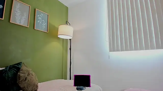 Snapshot of karlye_5 chatting on February 25, 2026, 1:44 pm karlye 5 online show from February 25, 2026, 1:44 pm