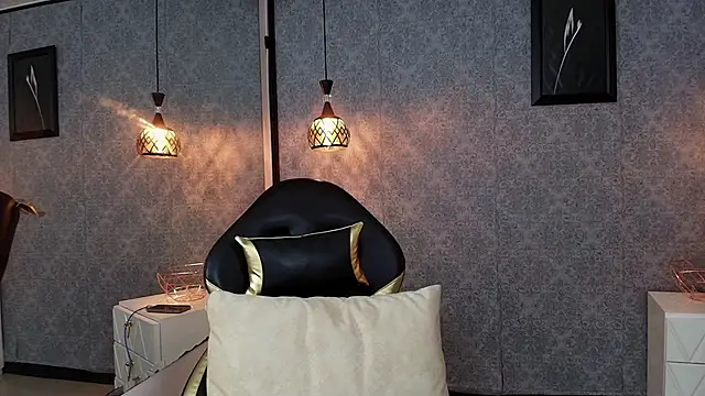 Emiily W online show from October 6, 2025, 9:48 pm