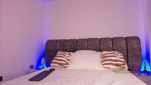 naia blessed online show from November 8, 2025, 7:06 pm