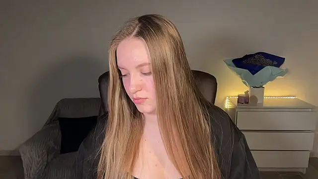 EvaMaddison online show from April 26, 2026, 7:33 pm