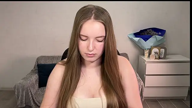 EvaMaddison online show from September 13, 2025, 7:03 pm