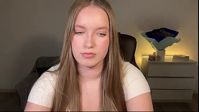 EvaMaddison online show from May 9, 2026, 8:45 pm