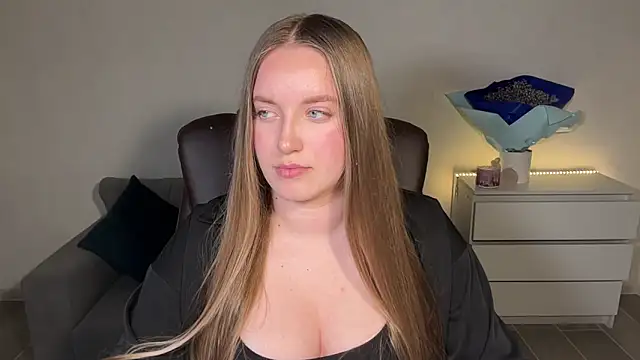 EvaMaddison online show from June 6, 2026, 8:58 pm