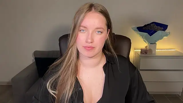 EvaMaddison online show from June 11, 2026, 7:55 pm