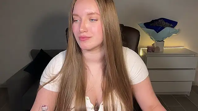 EvaMaddison online show from June 7, 2026, 6:57 pm