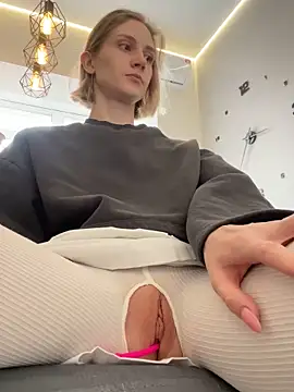 Feral berry 8133 online show from February 25, 2025, 12:38 pm