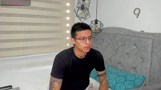 Snapshot of SIXXTOLOVE18 chatting on February 13, 2026, 9:48 pm SIXXTOLOVE18 online show from February 13, 2026, 9:48 pm