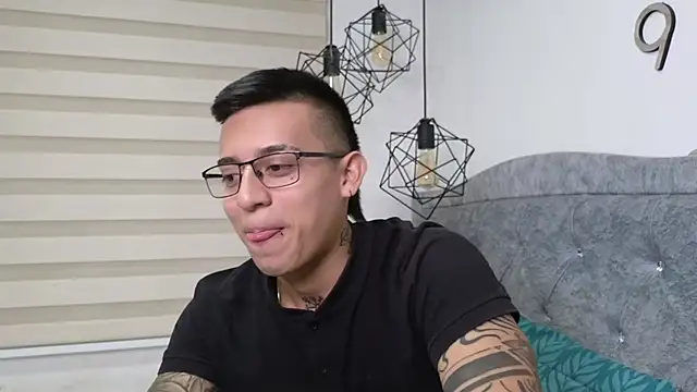 Snapshot of SIXXTOLOVE18 chatting on March 8, 2026, 6:17 am SIXXTOLOVE18 online show from March 8, 2026, 6:17 am