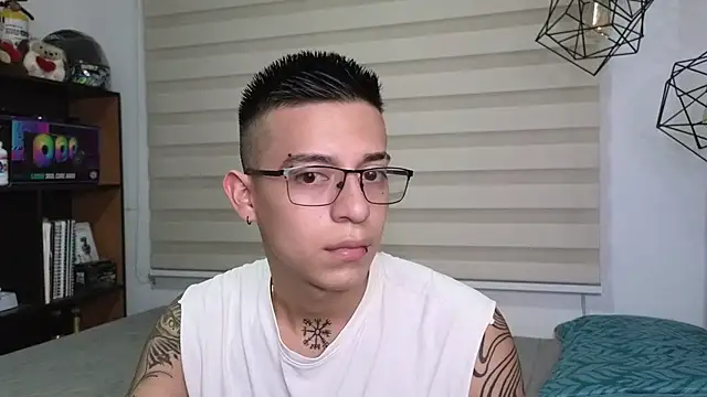 SIXXTOLOVE18 online show from October 25, 2025, 10:54 pm