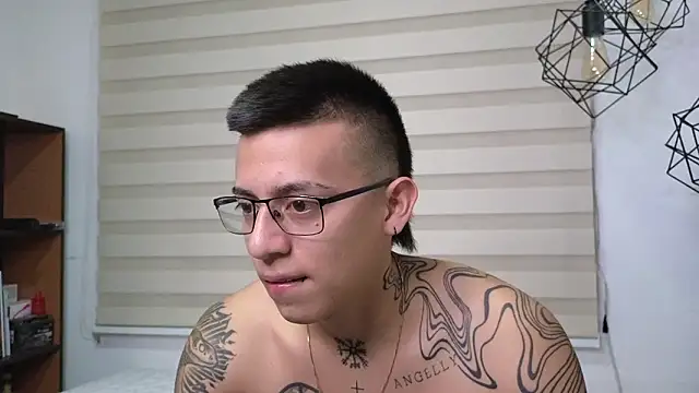 Snapshot of SIXXTOLOVE18 chatting on March 27, 2026, 5:49 am SIXXTOLOVE18 online show from March 27, 2026, 5:49 am