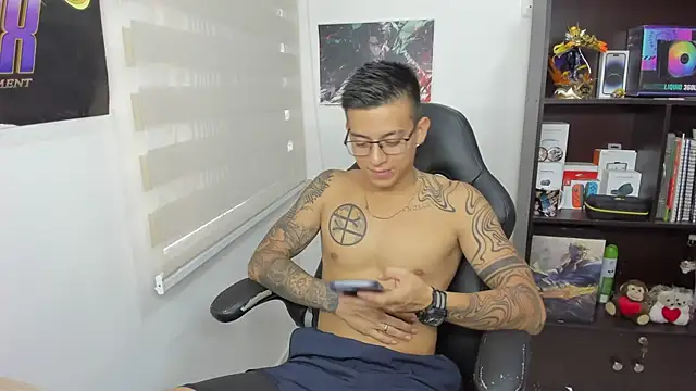 SIXXTOLOVE18 online show from March 13, 2025, 7:06 pm