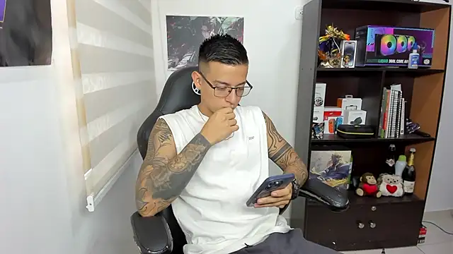 SIXXTOLOVE18 online show from March 4, 2025, 2:42 pm