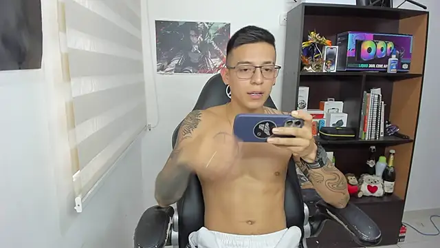 SIXXTOLOVE18 online show from March 5, 2025, 7:49 pm