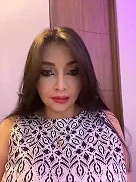 KateLatorre online show from November 25, 2025, 9:15 pm