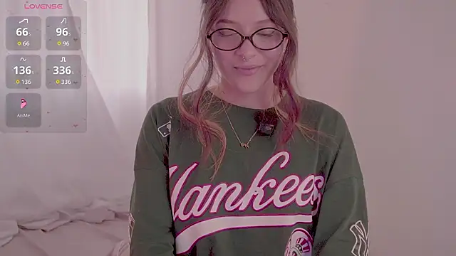 HannaMoom online show from March 12, 2026, 10:36 pm