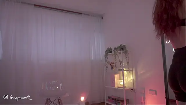 HannaMoom online show from October 1, 2025, 10:46 pm