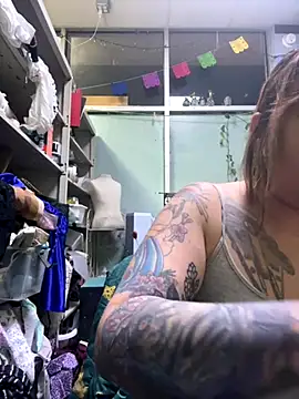 Snapshot of evacheers chatting on September 14, 2025, 3:40 am evacheers online show from September 14, 2025, 3:40 am