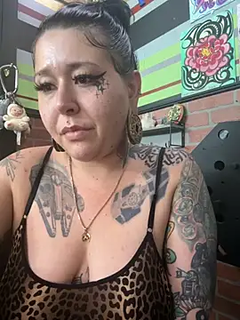 Snapshot of evacheers chatting on November 9, 2025, 3:49 pm evacheers online show from November 9, 2025, 3:49 pm