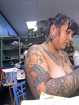 Snapshot of evacheers chatting on November 6, 2025, 8:51 am evacheers online show from November 6, 2025, 8:51 am