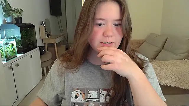 Snapshot of remirann_ chatting on March 18, 2025, 7:33 am remirann online show from March 18, 2025, 7:33 am