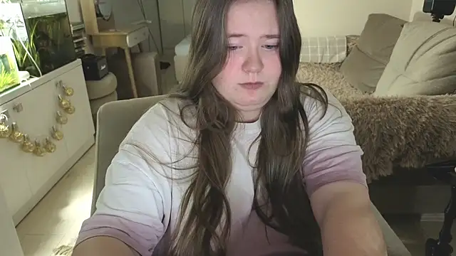 Snapshot of remirann_ chatting on January 5, 2026, 7:39 pm remirann online show from January 5, 2026, 7:39 pm