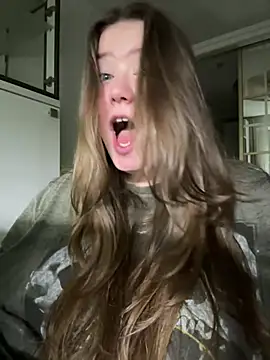 Snapshot of remirann_ chatting on December 19, 2024, 7:51 pm remirann online show from December 19, 2024, 7:51 pm