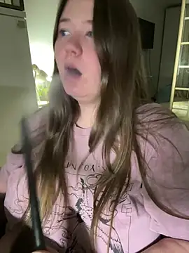 Snapshot of remirann_ chatting on March 16, 2025, 6:34 pm remirann online show from March 16, 2025, 6:34 pm