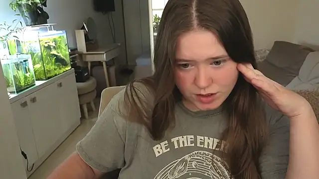 Snapshot of remirann_ chatting on November 6, 2025, 12:42 pm remirann online show from November 6, 2025, 12:42 pm