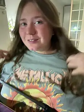 Snapshot of remirann_ chatting on September 10, 2025, 6:18 pm remirann online show from September 10, 2025, 6:18 pm