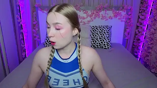 LilyStarlight online show from May 25, 2026, 3:17 am