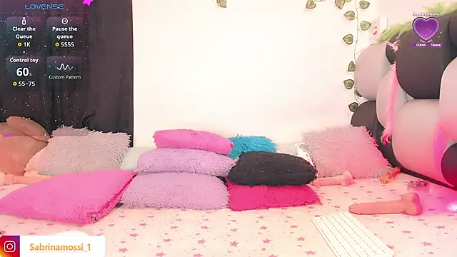 sabrinamossii online show from June 12, 2026, 8:17 pm