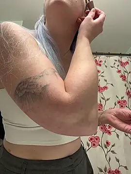 ursluttygf online show from February 6, 2026, 3:46 am