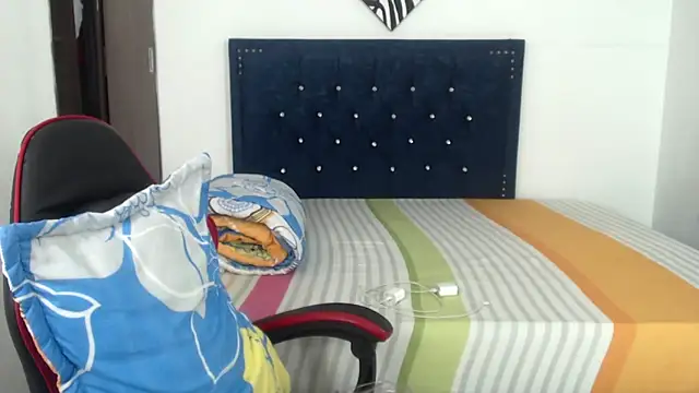 Snapshot of QueenSquirt_ chatting on March 7, 2026, 7:52 pm QueenSquirt online show from March 7, 2026, 7:52 pm