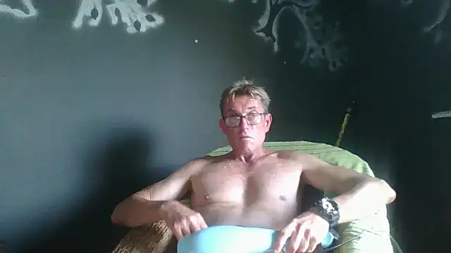 Snapshot of xykenrah@xh chatting on March 8, 2025, 3:35 pm xykenrahxh online show from March 8, 2025, 3:35 pm