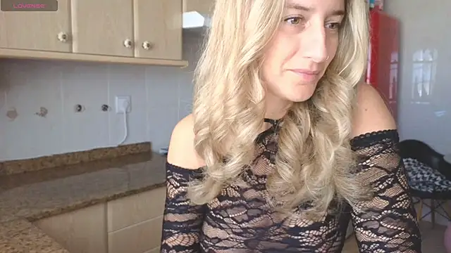 Snapshot of Lunamix chatting on February 22, 2026, 12:40 pm Lunamix online show from February 22, 2026, 12:40 pm