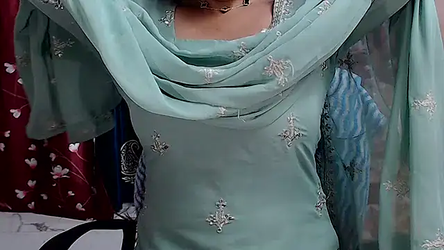 Snapshot of Naiaa-mylove chatting on June 9, 2026, 6:25 am Naiaa-mylove online show from June 9, 2026, 6:25 am