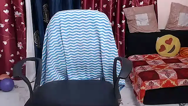 Snapshot of Naiaa-mylove chatting on June 15, 2026, 6:57 am Naiaa-mylove online show from June 15, 2026, 6:57 am
