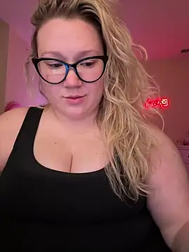 PiggyRose online show from March 19, 2025, 12:26 am