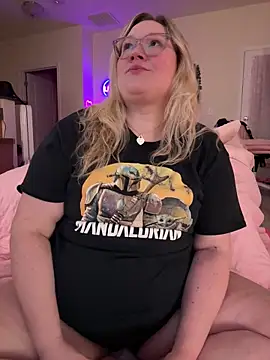 PiggyRose online show from March 19, 2026, 12:10 am