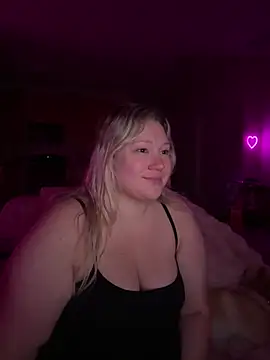 PiggyRose online show from June 11, 2026, 1:27 am