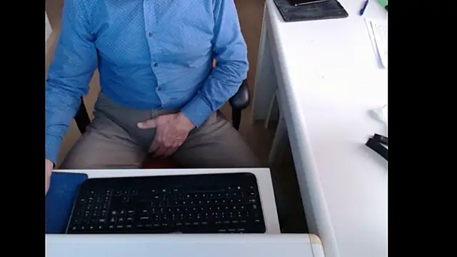 dutchpornking online show from November 14, 2025, 7:56 am